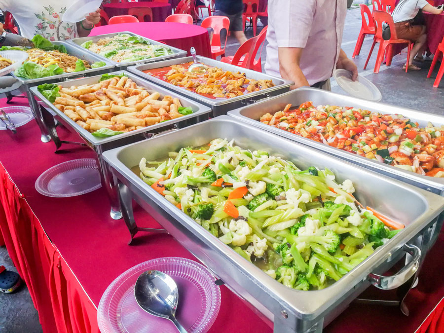 idocatering food catering silver trays with vegetables