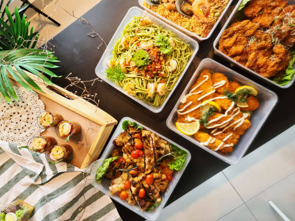 spaghetti and fried crispy fillet western food catering