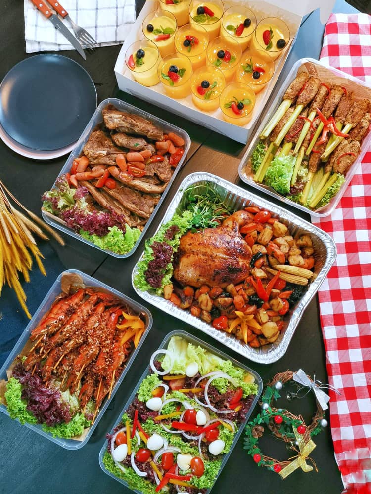 idocatering christmas catering which fried turkey chicken, shrimp, salad and dessert in cup