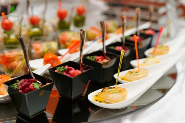 idocatering desserts in spoon and black cups