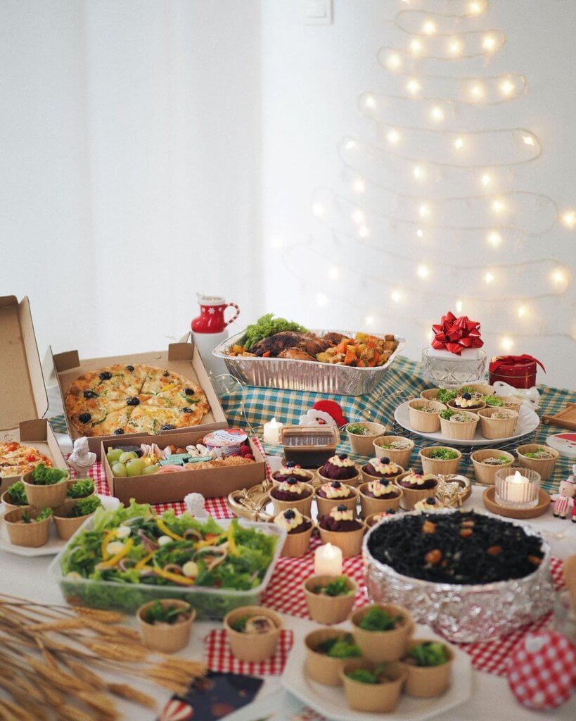idocatering christmas catering with fairy lights, pizza, turkey, cupcakes and salad